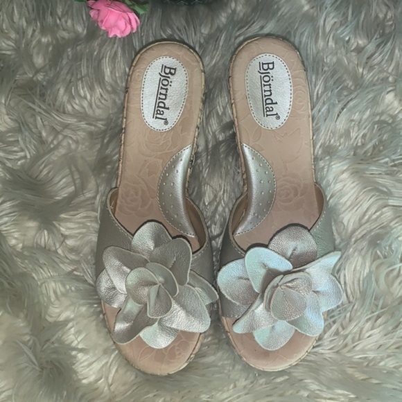 Bjorndal Leia Sandals Cork Heel Pewter Leather with Flower Detail Woman’s 9M - Picture 14 of 14